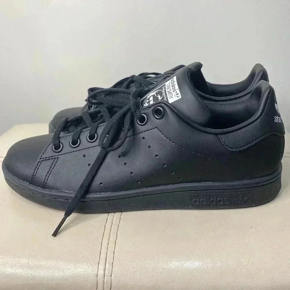 Stan Smith and Adidas Matte Black Sneakers Sz 6 - Picture 5 of 8